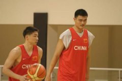 德比战火箭擒雄鹿 姚明28分阿联19分新高