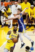 NBA季前赛：湖人不敌勇士