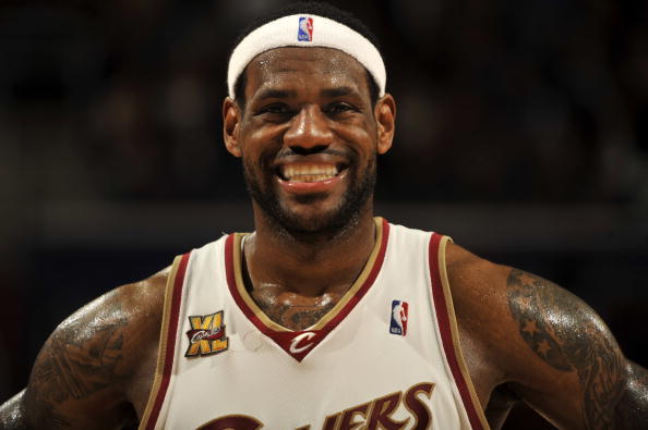 NBA新秀杨瀚森直播引10万人围观同款球衣溢价至近万元四年薪资或超2000万美元